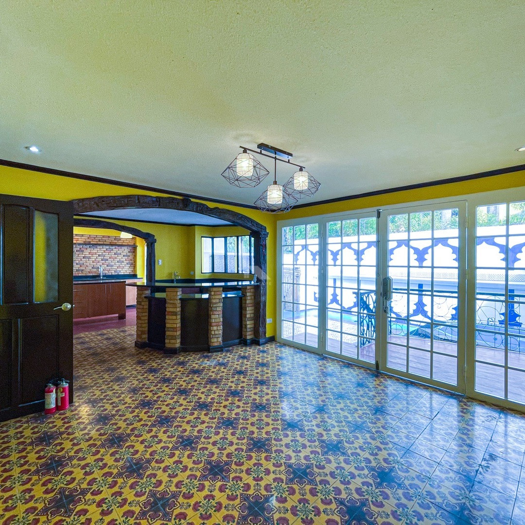 Classy Contemporary House and Lot For Sale in Merville Park, Paranaque City photo 2