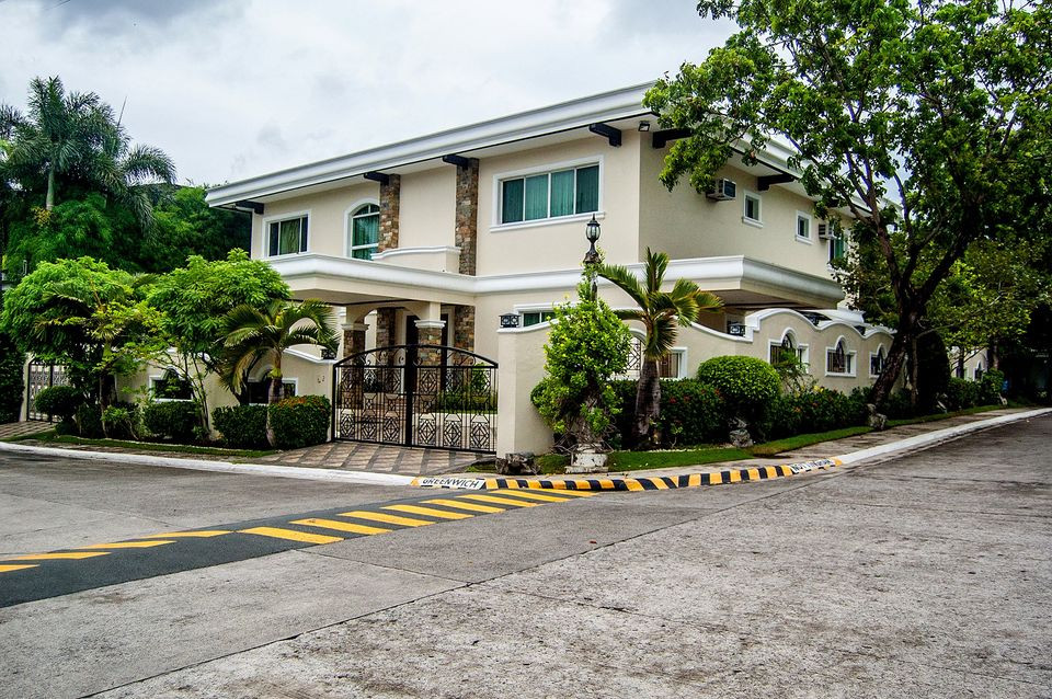 4BR HOUSE AND LOT FOR SALE AT HILLSBOROUGH ALABANG VILLAGE photo 1