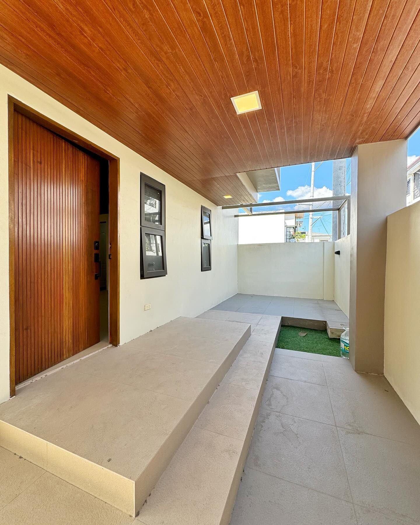 Brand New 7-bedroom House for Sale in Greenwoods Executive Village photo 2