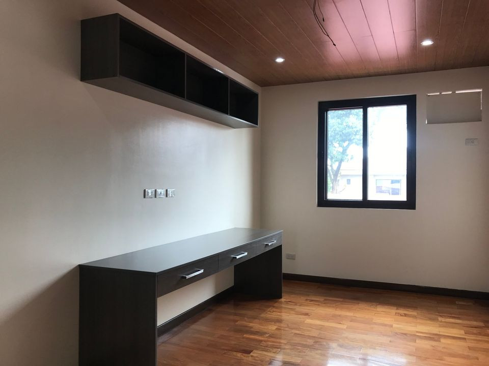 2 STOREY HOUSE AND LOT FOR SALE BF HOMES photo 3