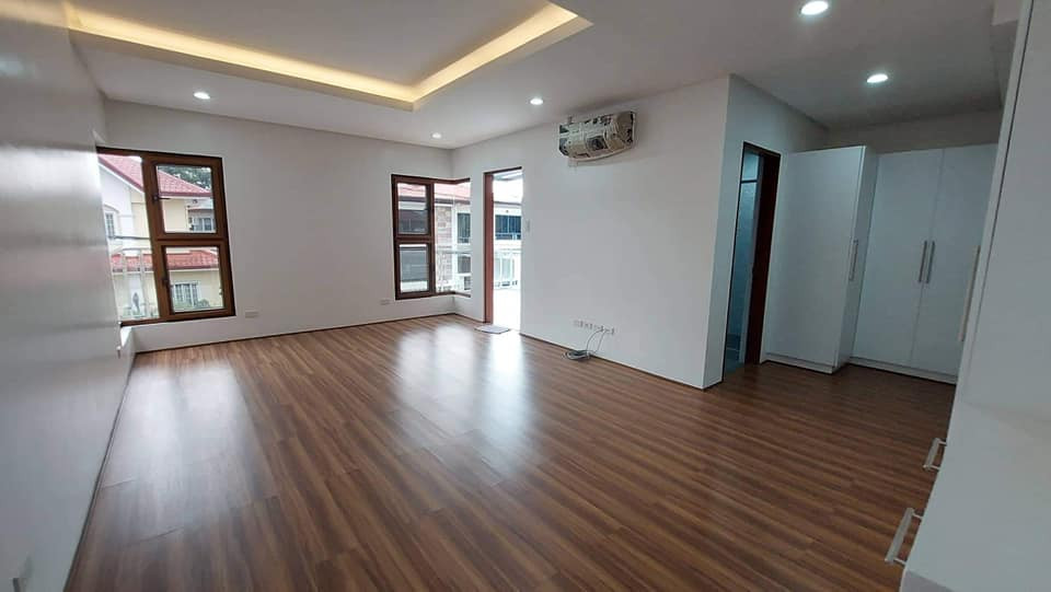 Elegant House and Lot for Sale photo 3