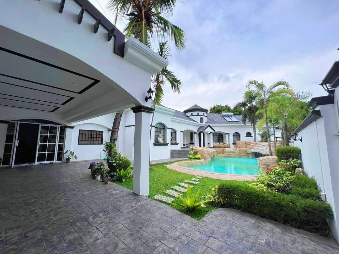 Mansion House for Sale in Angeles City near Clark Pampanga! photo 2