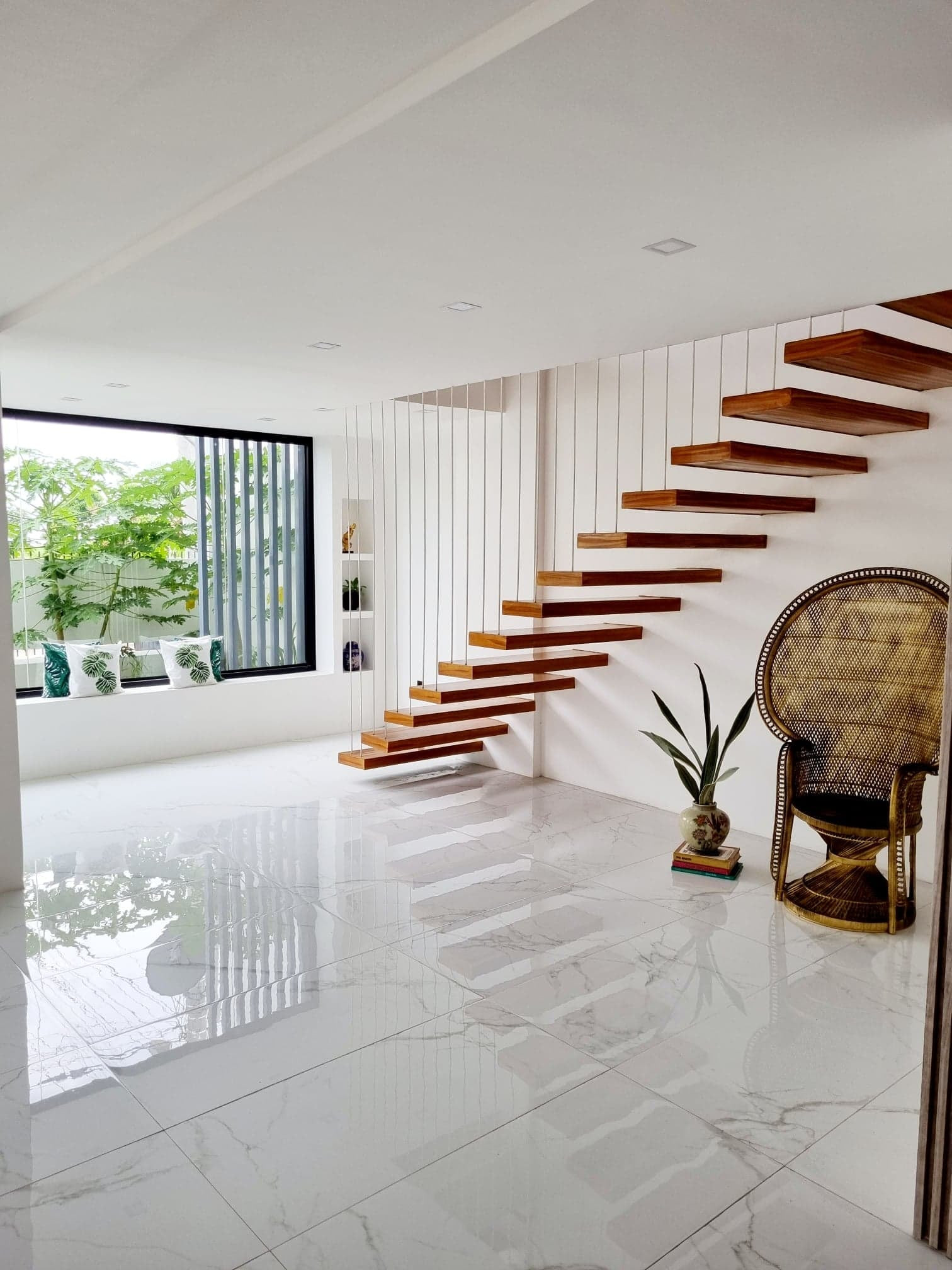 5 Bedroom House and Lot for Sale in Corona Del Mar, Talisay City, Cebu photo 3