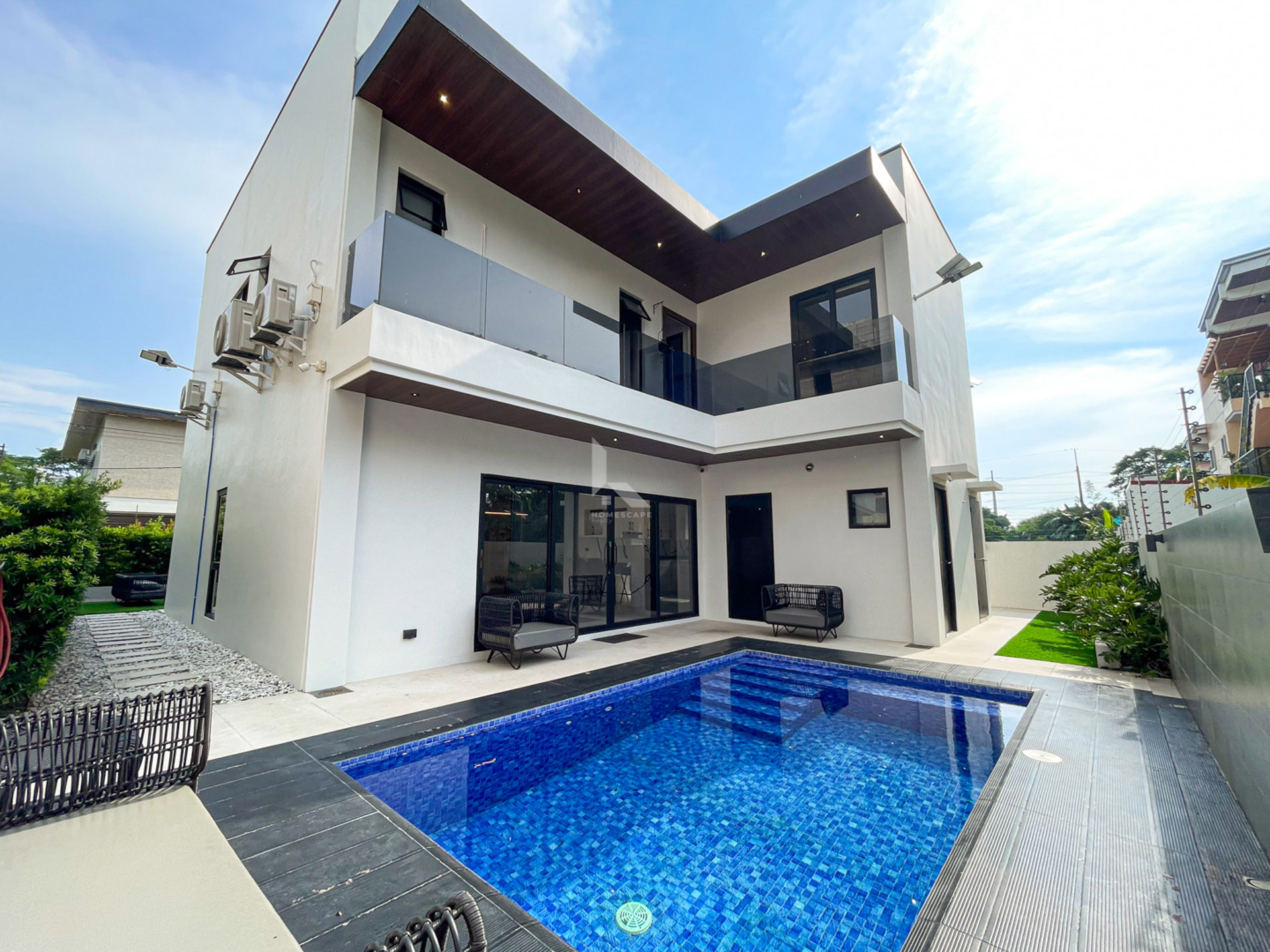 : Breathtaking Modern Home in The Orchard Residential photo 1
