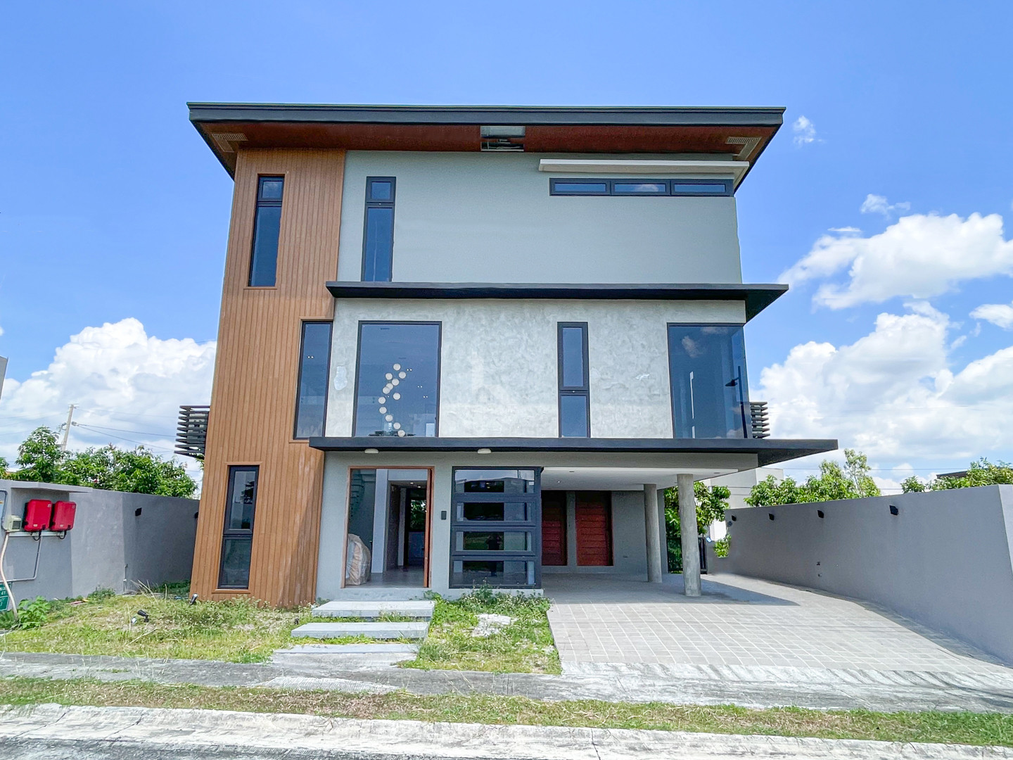 Sophisticated Modern Contemporary House and Lot For Sale photo 1