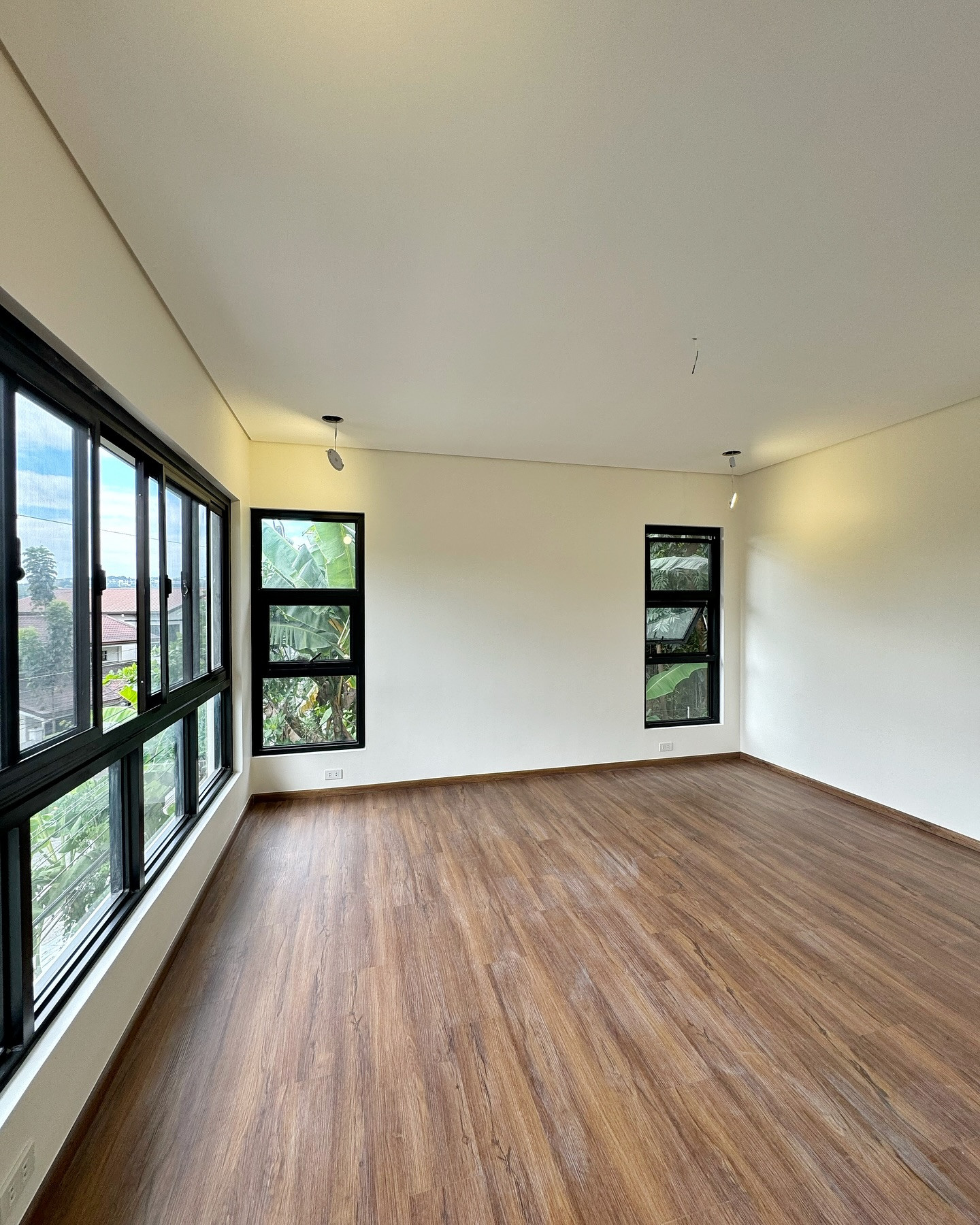 Brand New Modern Contemporary House for Sale photo 5
