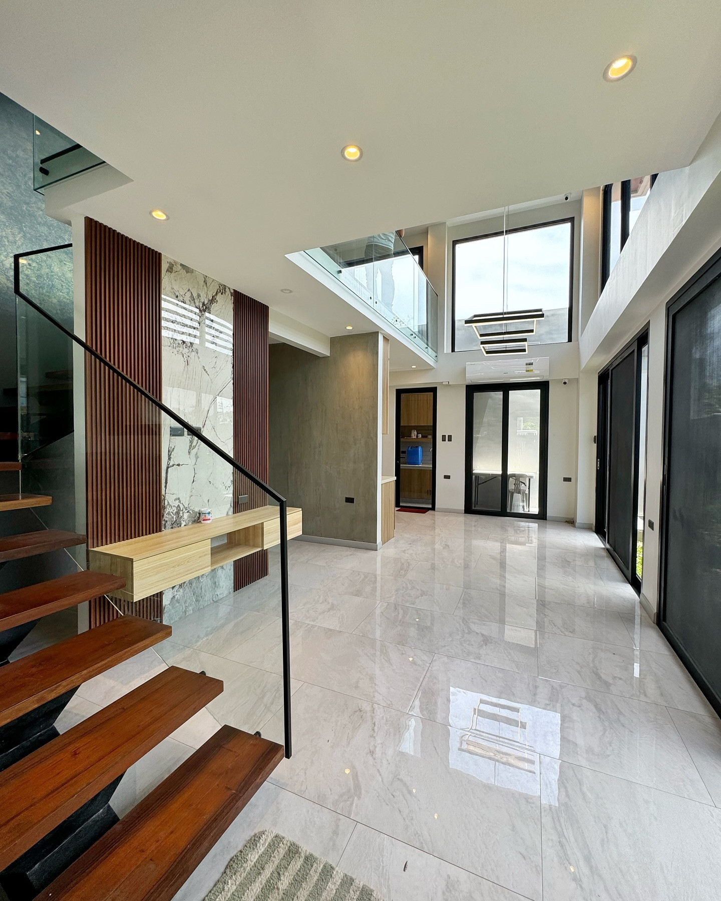 Brand New Modern 3-Storey House for Sale w/ Roofdeck and Dipping Pool photo 4