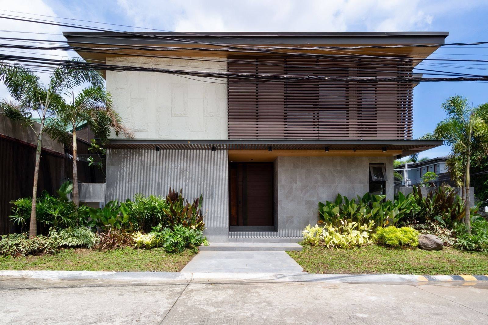 Own this Radiant Brand-New 4-Bedroom Corner Home with Plunge Pool in BF Homes, photo 1