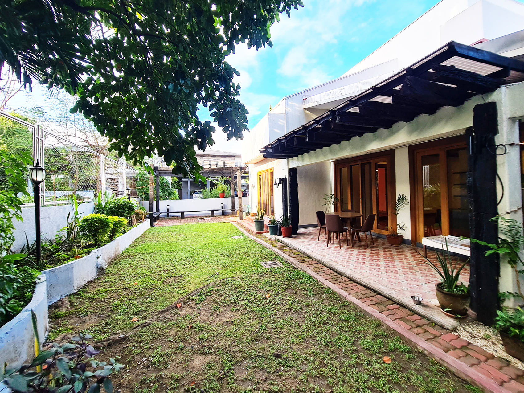 Delightful 607sqm 2-storey Home for Sale in Alabang Hills photo 3