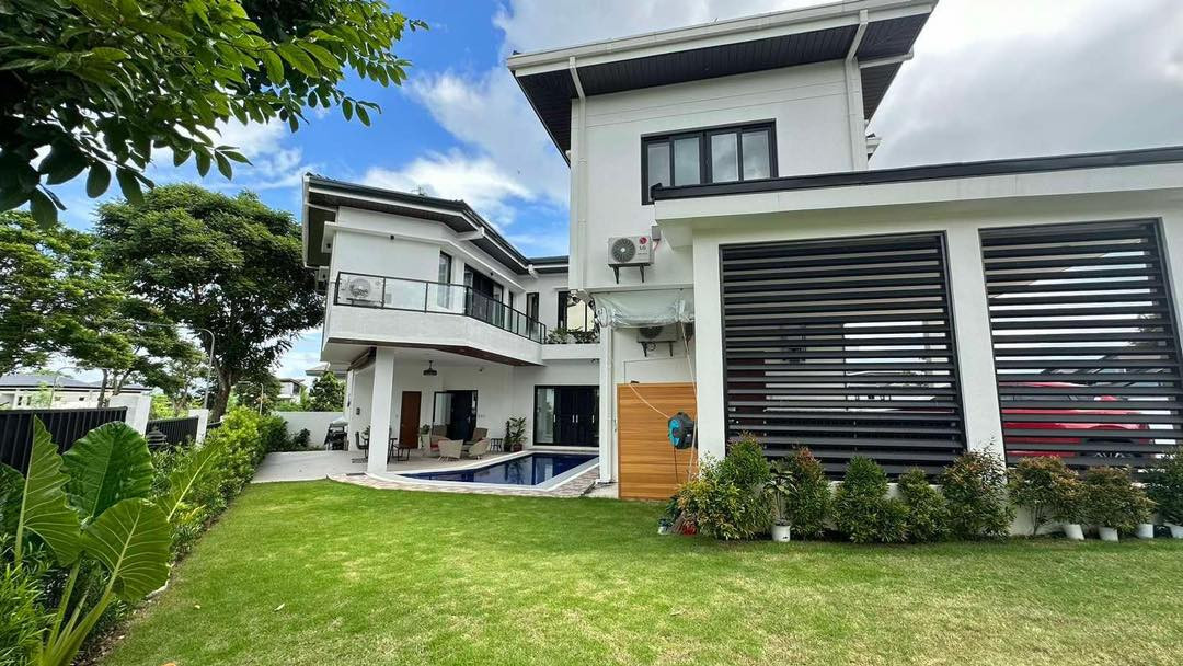 Breathtaking 4 Bedroom House for Sale in South Forbes, Cavite photo 1