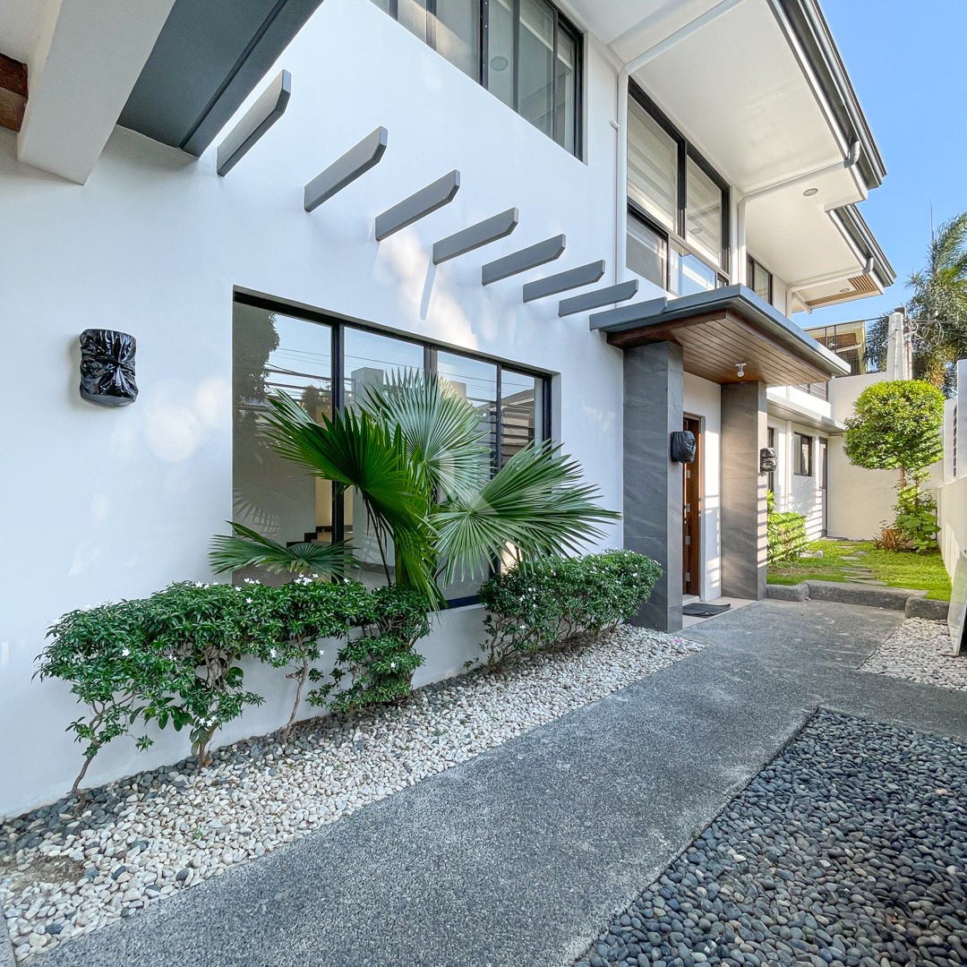 Astounding Modern Asian House and Lot For Sale photo 2