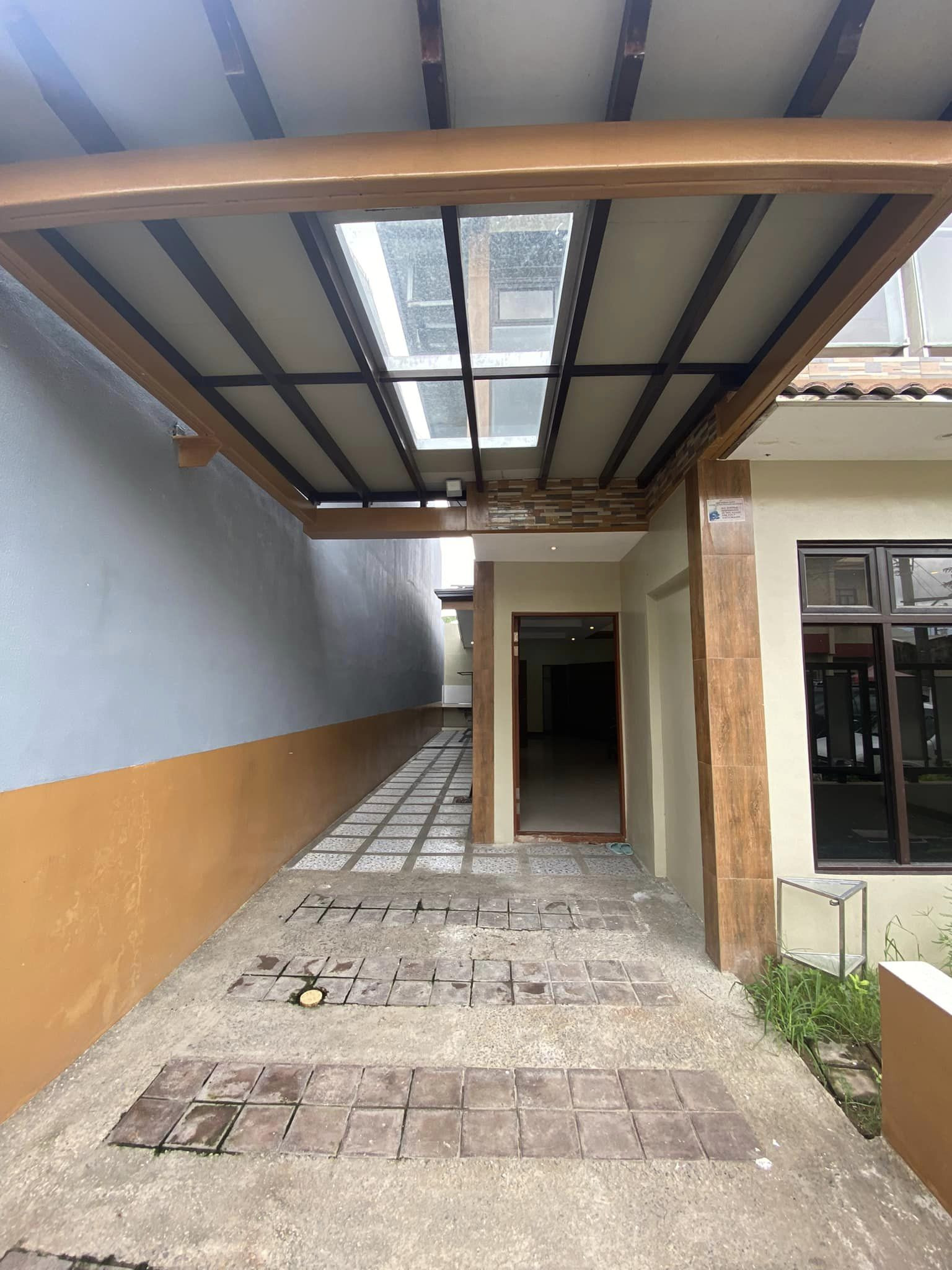 FOR SALE: House and Lot In Angela Village Las Pinas photo 2