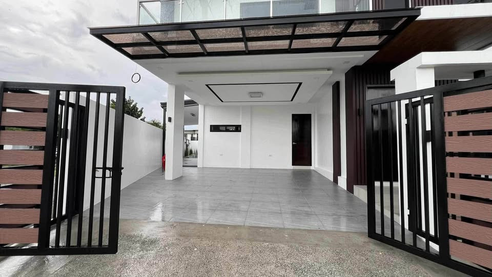 FOR SALE SLEEK BRAND NEW MODERN HOUSE WITH SWIMMING POOL IN ANGELES CITY photo 2