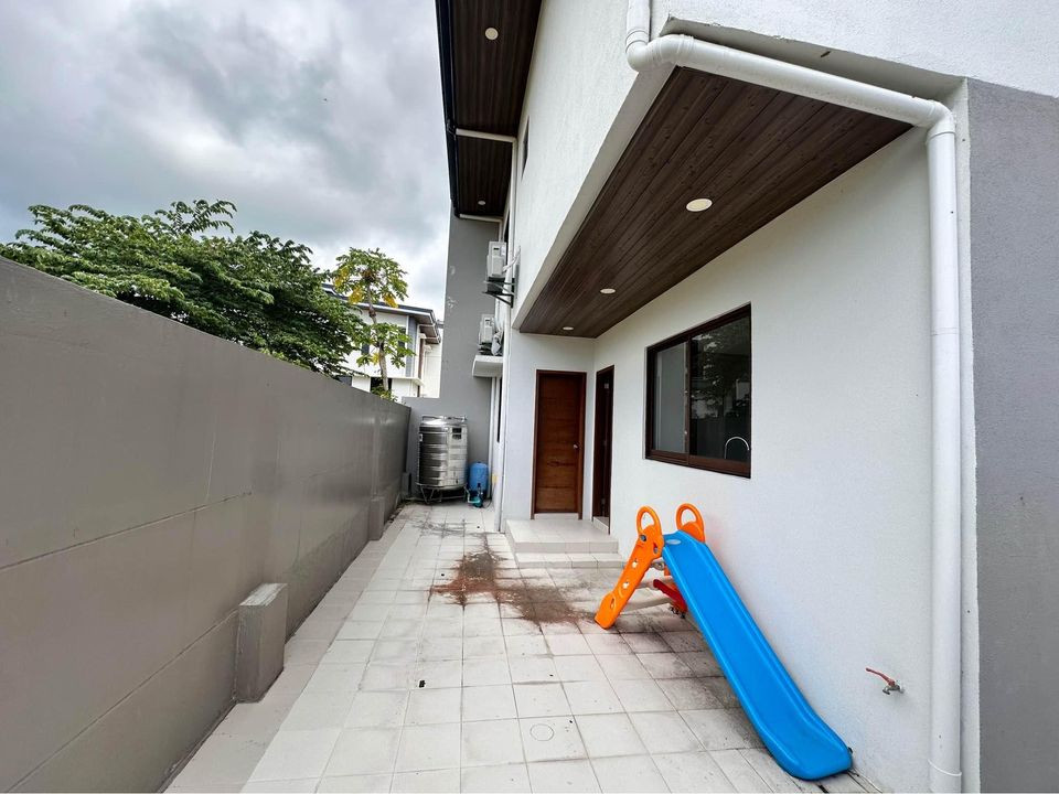 Vista Grande Talisay Phase 1 House with 4-Bedrooms and 2-Carport photo 2