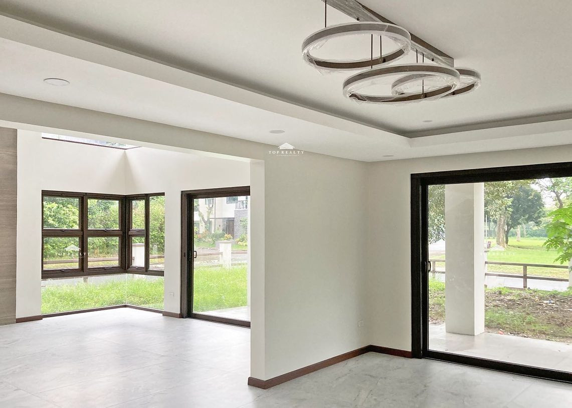 3-Storey Massive Modern Home for Sale in Sta. Elena Golf photo 4