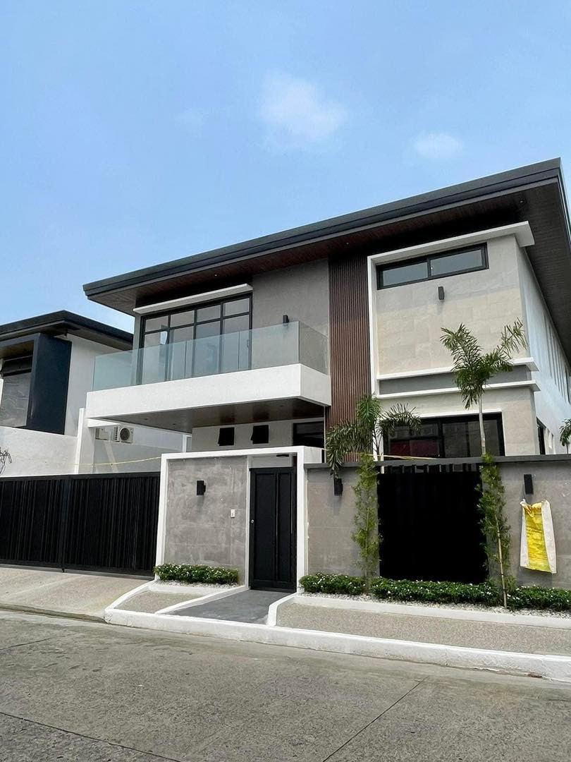 A Brand New Modern Masterpiece for Sale in BF Homes, Parañaque photo 1
