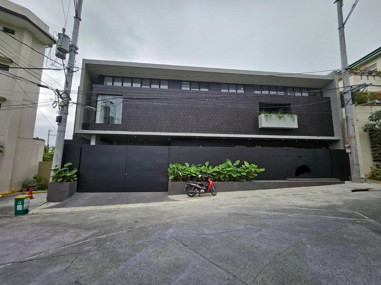 A Remarkable Brand New House and Lot for Sale in Kapitolyo, Pasig photo 1