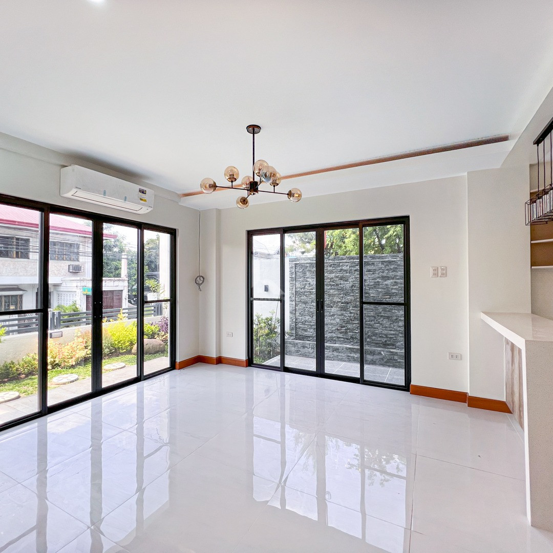 Vast Single Attached Modern House and Lot for Sale photo 4