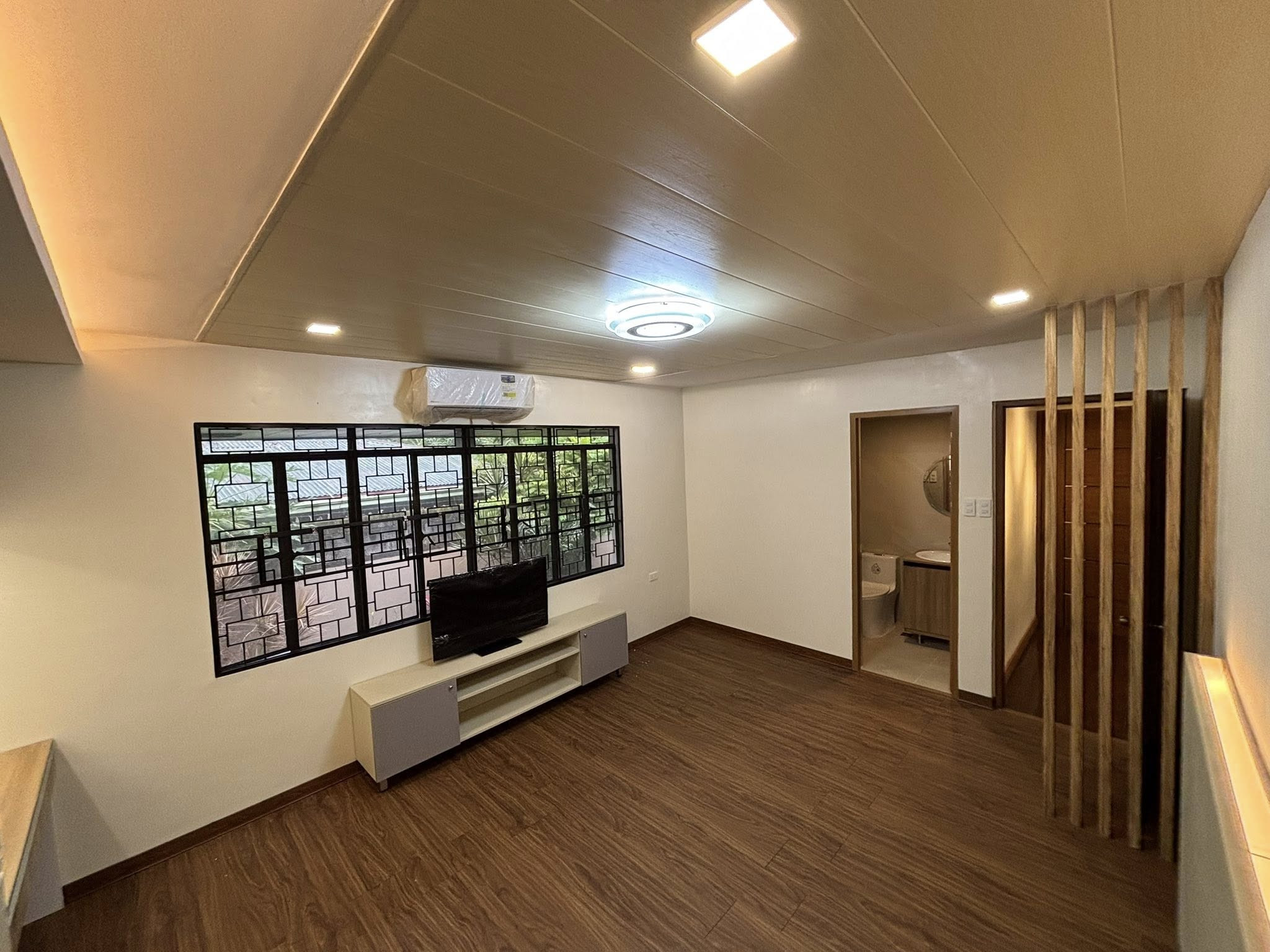 Splendid 3-Bedroom House and Lot in Commonwealth, Quezon City photo 5