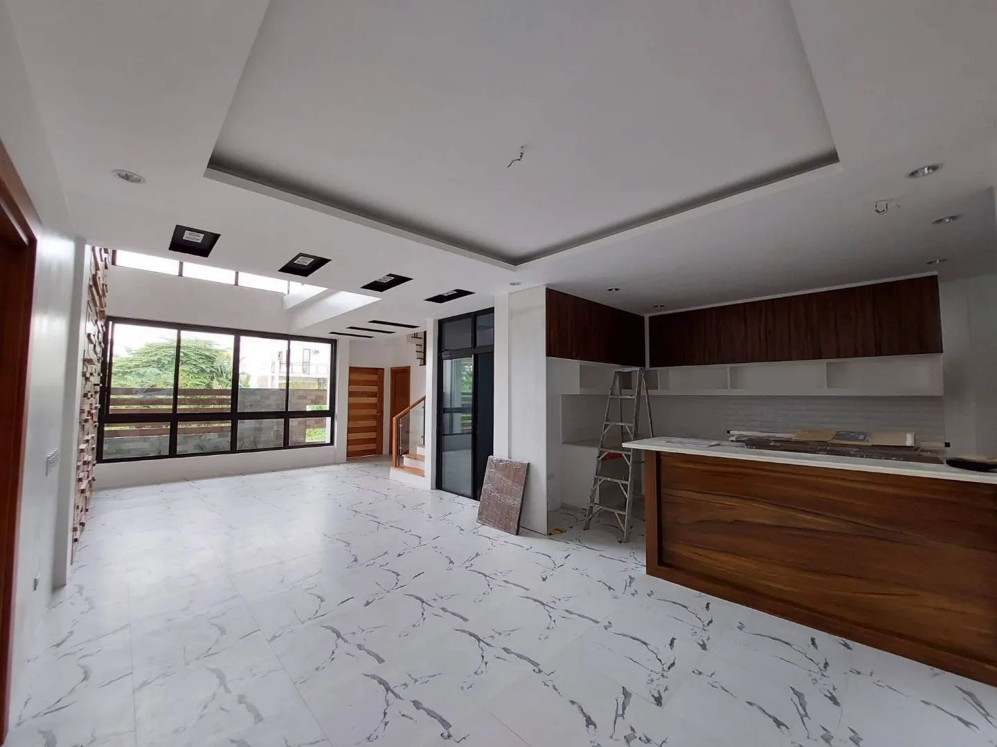 Modern Tropical House and Lot for Sale in Greenwoods Executive Village photo 3