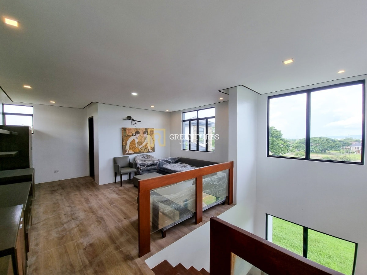 Modern High Ceiling Corner Mansion House & Spacious Open Space Garden photo 4