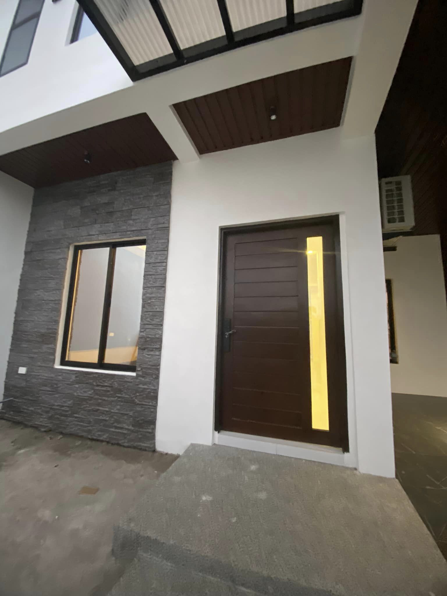 MODERN CONTEMPORARY TWO STOREY HOUSE WITH POOL photo 3