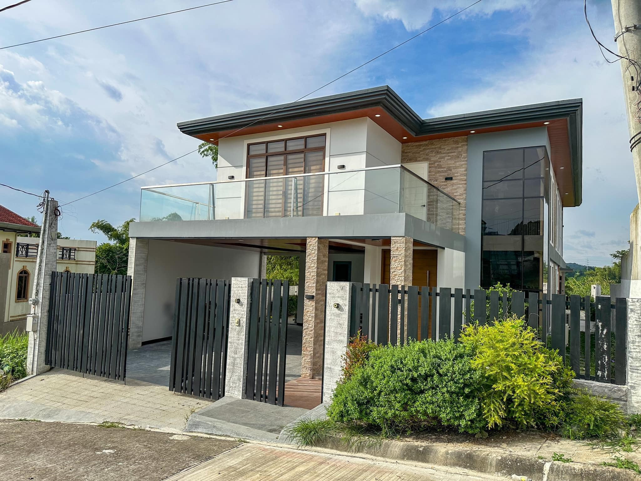 A Magnificent Modern Tropical House and Lot for Sale photo 2