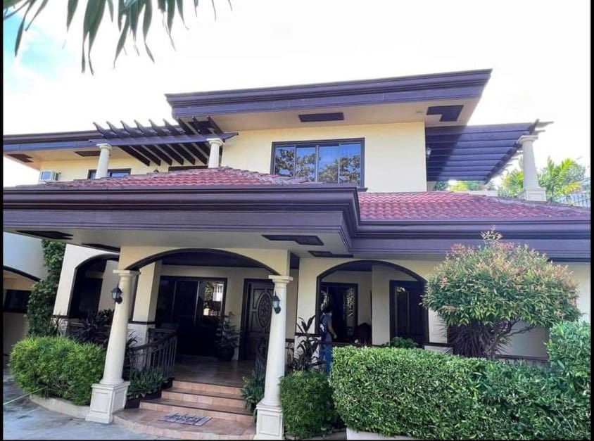 3 Bedroom House with Swimming Pool for Sale photo 2