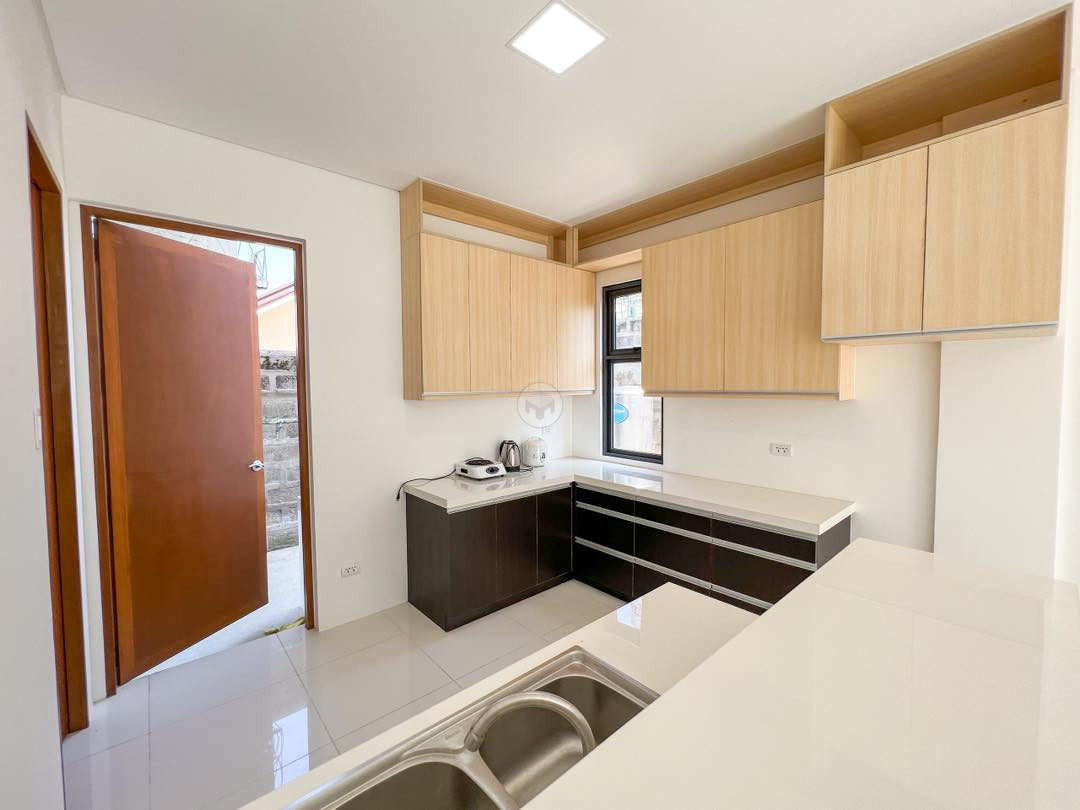 A Splendid 2 Storey House for Sale in Parañaque photo 5