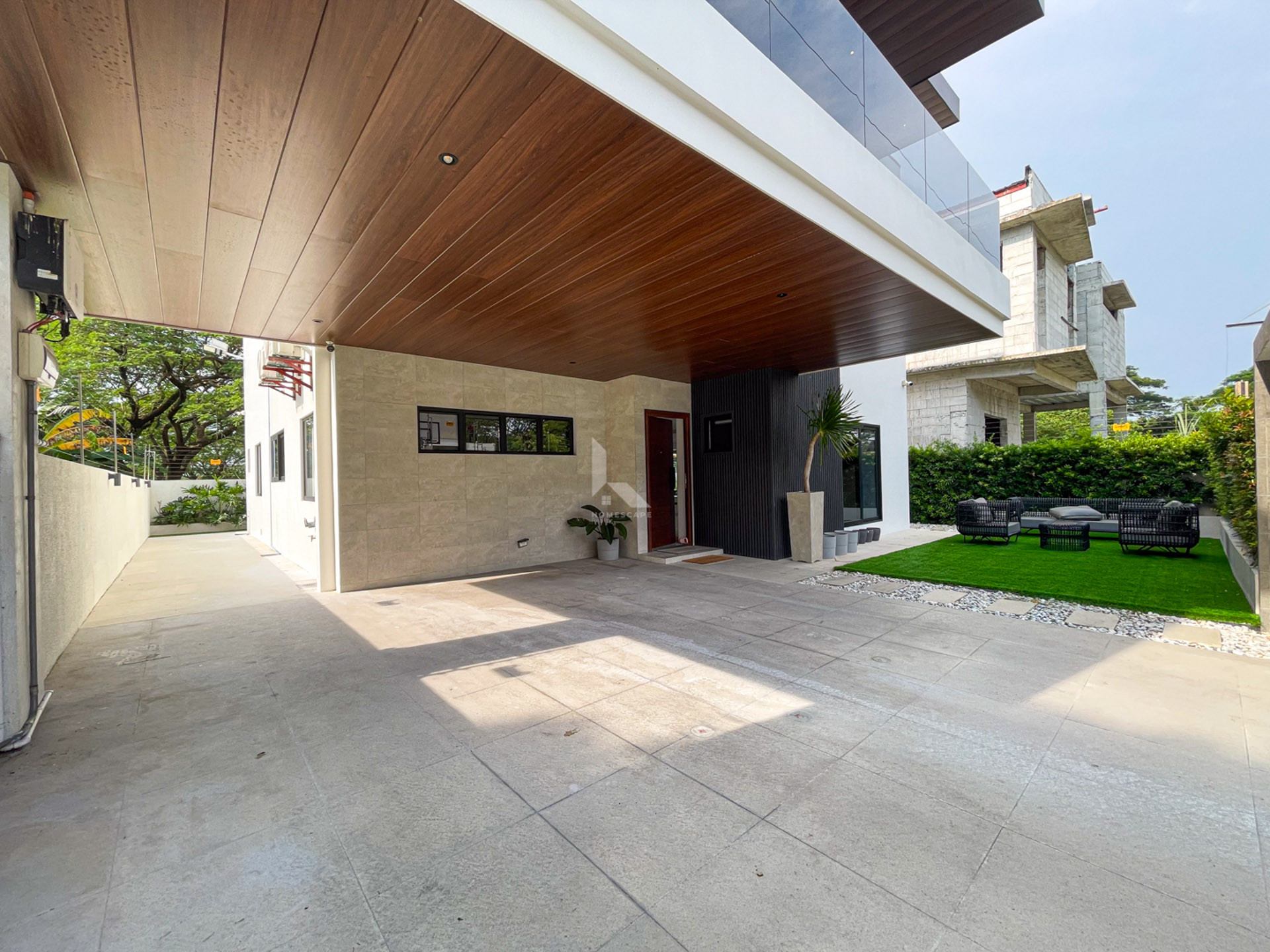 : Breathtaking Modern Home in The Orchard Residential photo 3