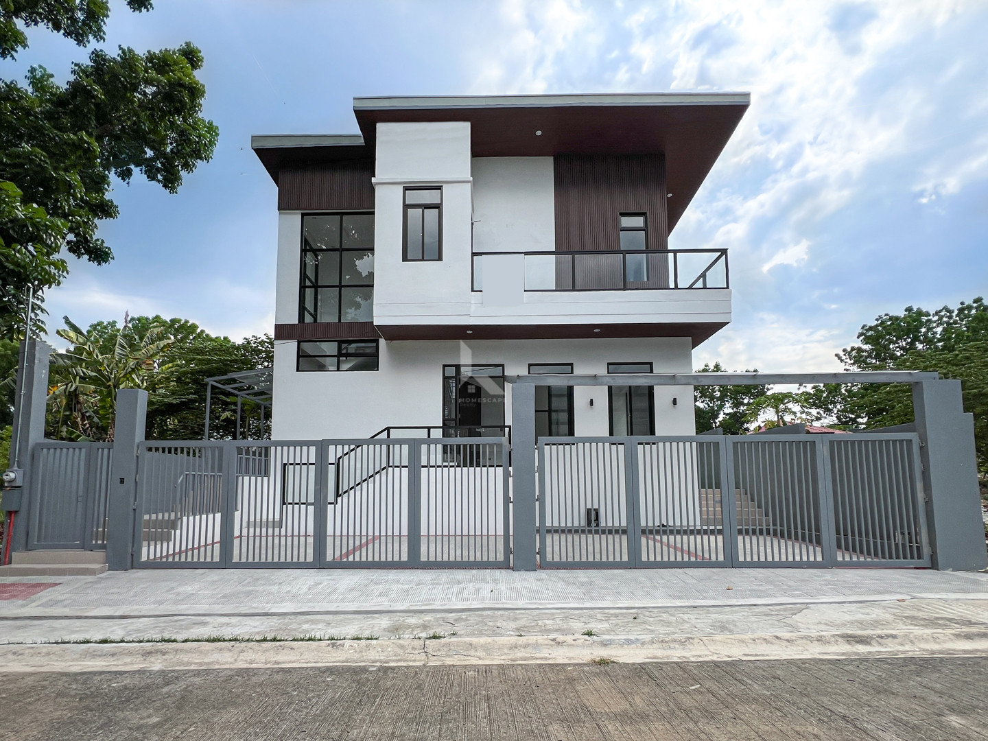 Sophisticated Modern Contemporary House and Lot For Sale in Casa Milan photo 1