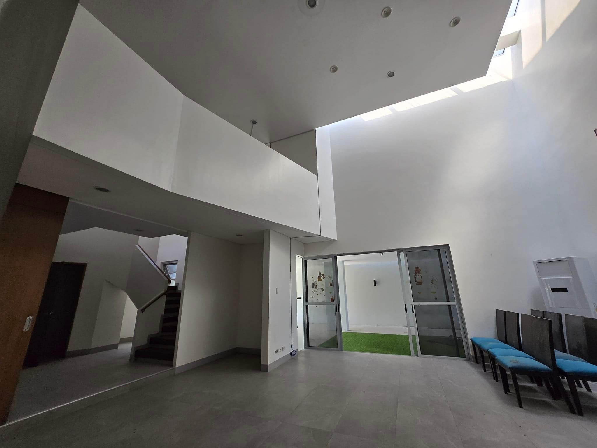 A Contemporary 3 Storey House and Lot for Sale in Parañaque City photo 3