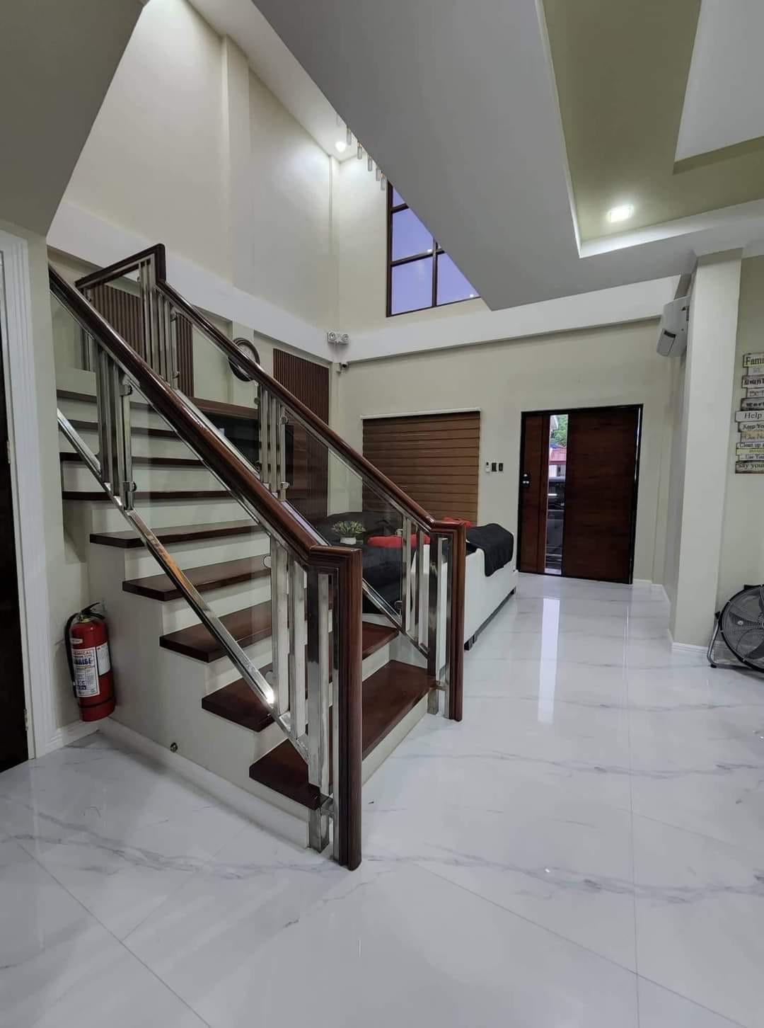 This modern and luxurious home photo 5