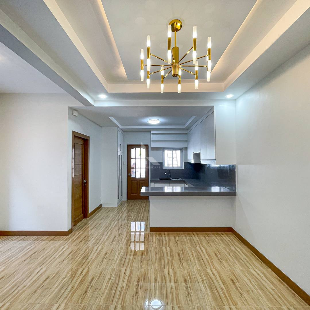 Sophisticated Fully Renovated Modern House For Sale photo 4