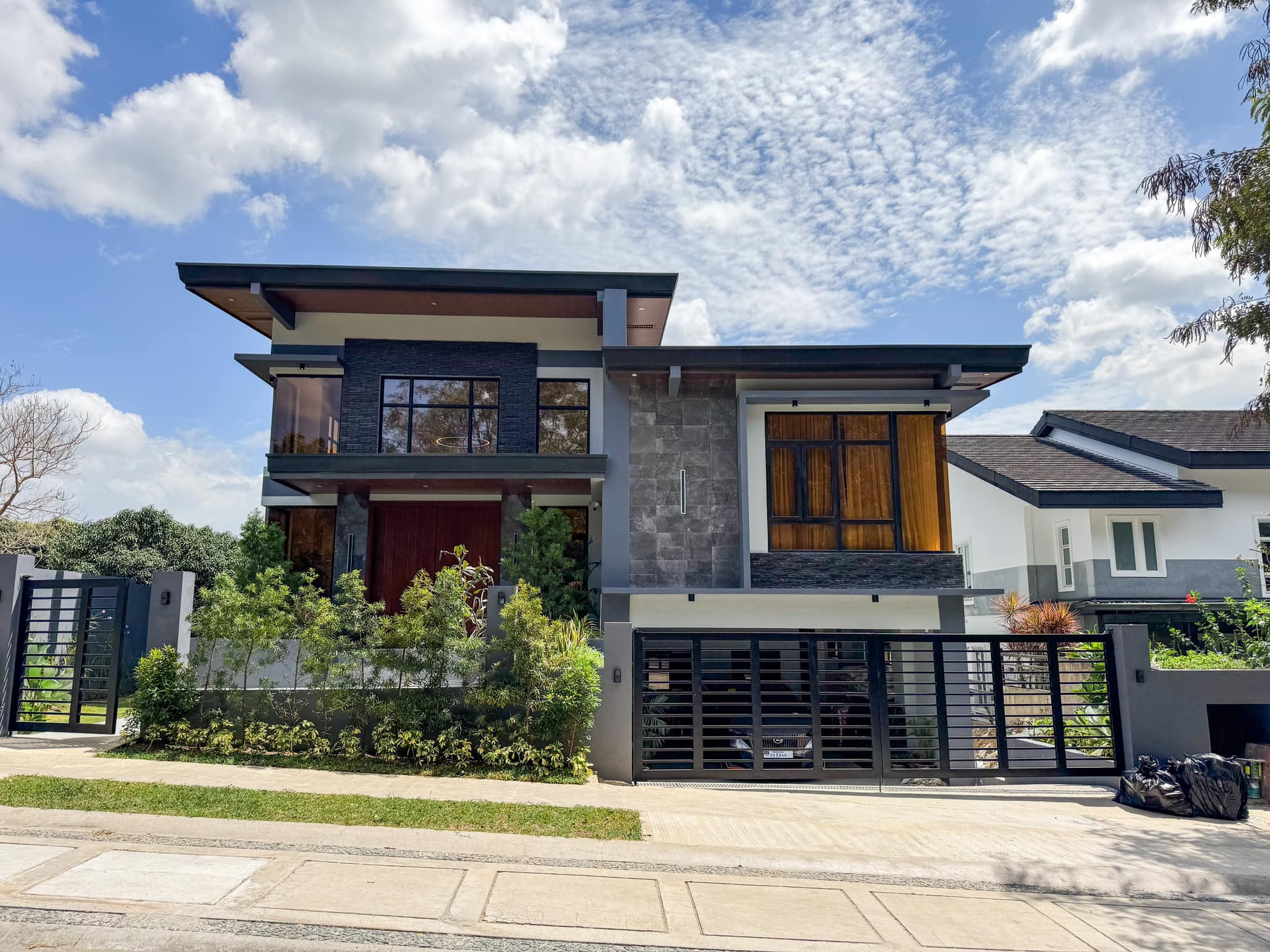 A Stately 5 Bedroom House and Lot for Sale in Ayala Westgrove Heights, photo 1