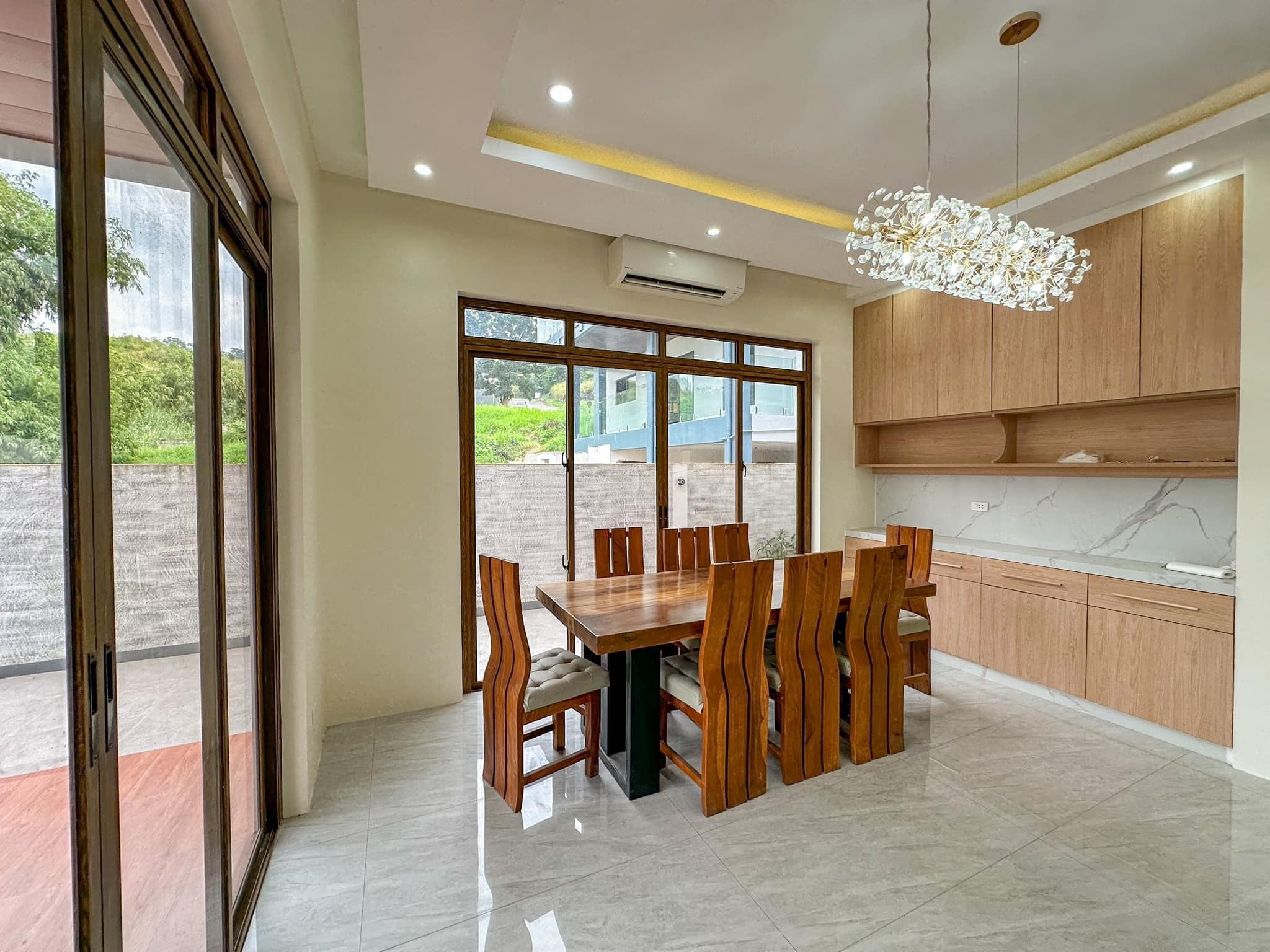 A Magnificent Modern Tropical House and Lot for Sale photo 5