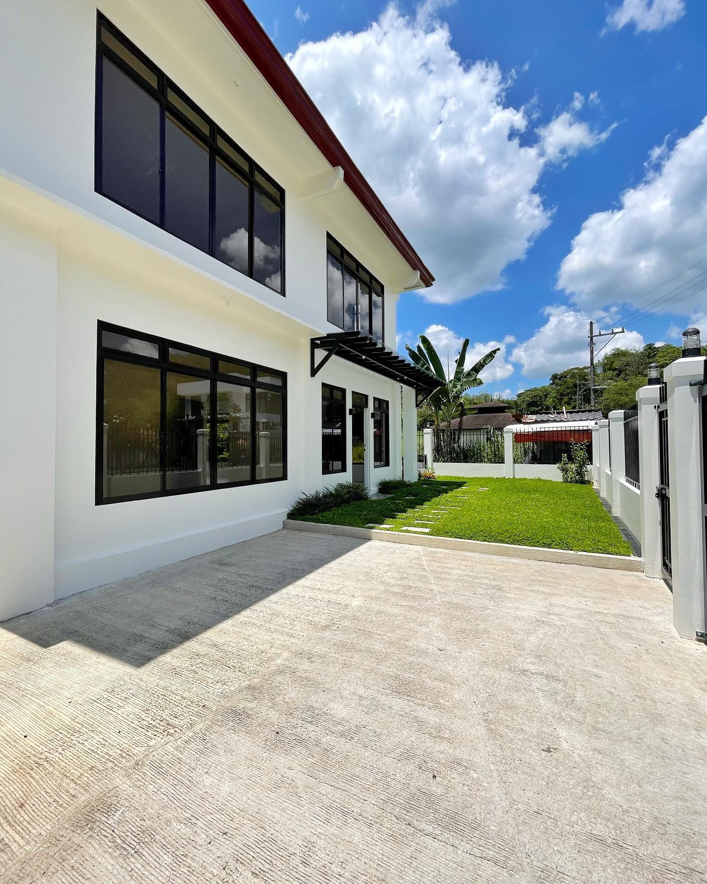 Tri-level Brand New Modern House and Lot for Sale photo 2