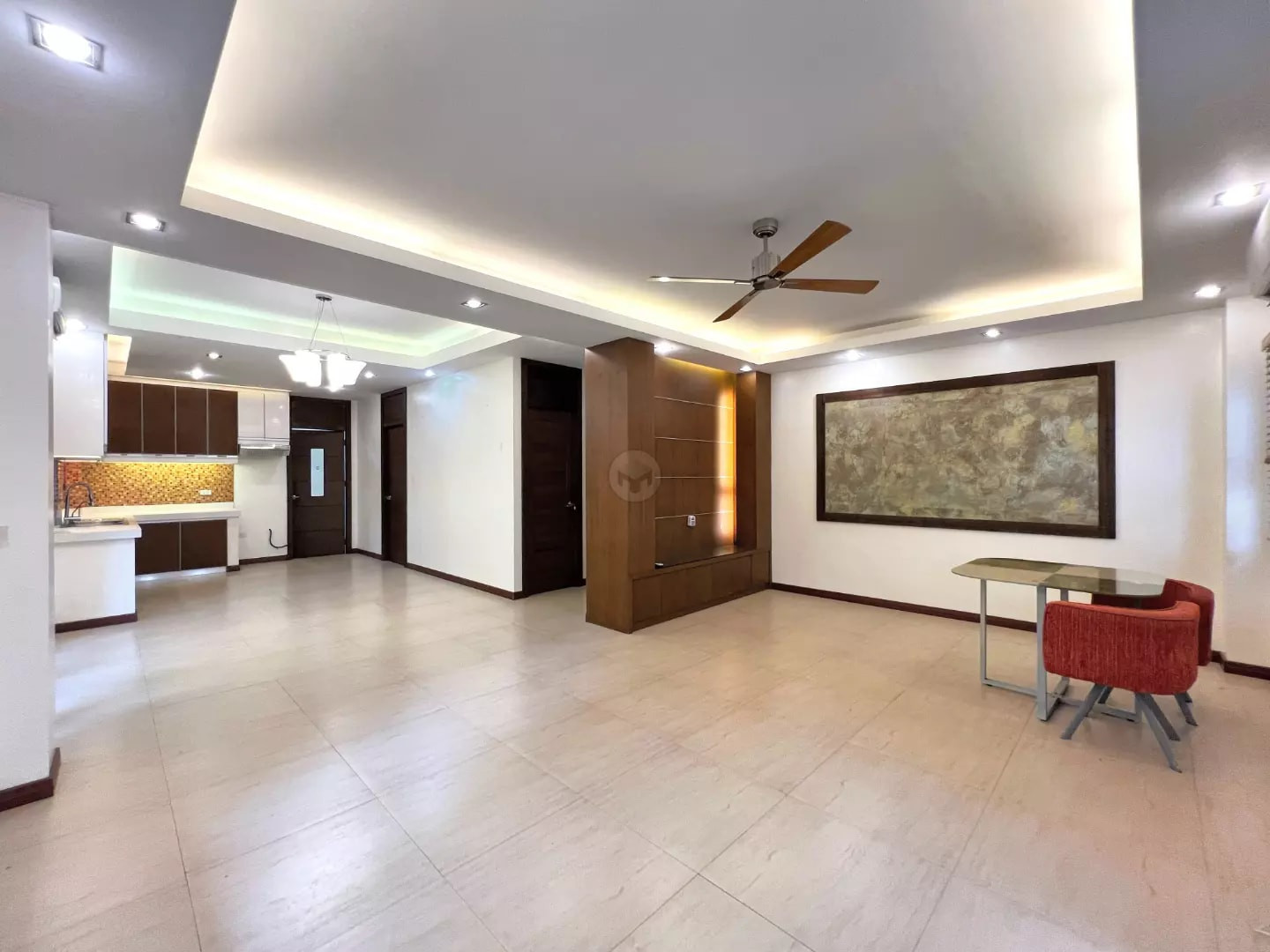 Captivating Modern Townhouse photo 4