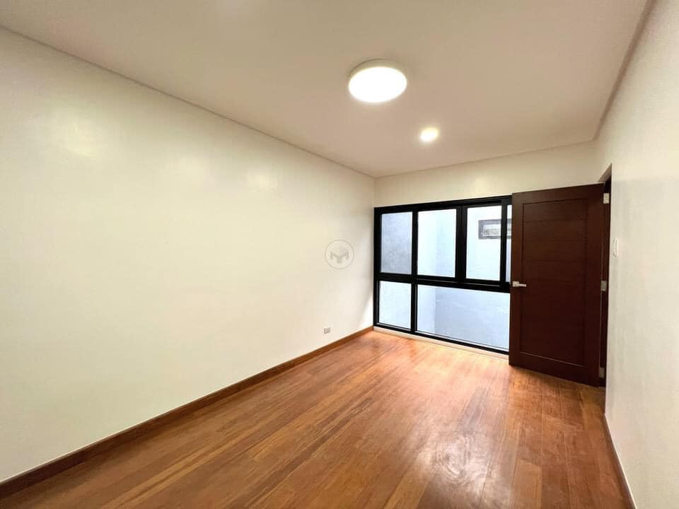 Modern 5BR Townhouse in UP Village, Quezon City photo 5