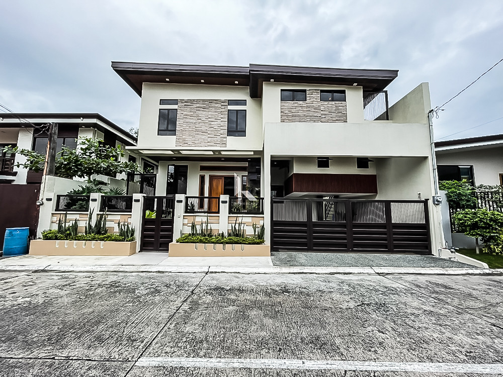Elegant Brand New 2-Storey House For Sale photo 1