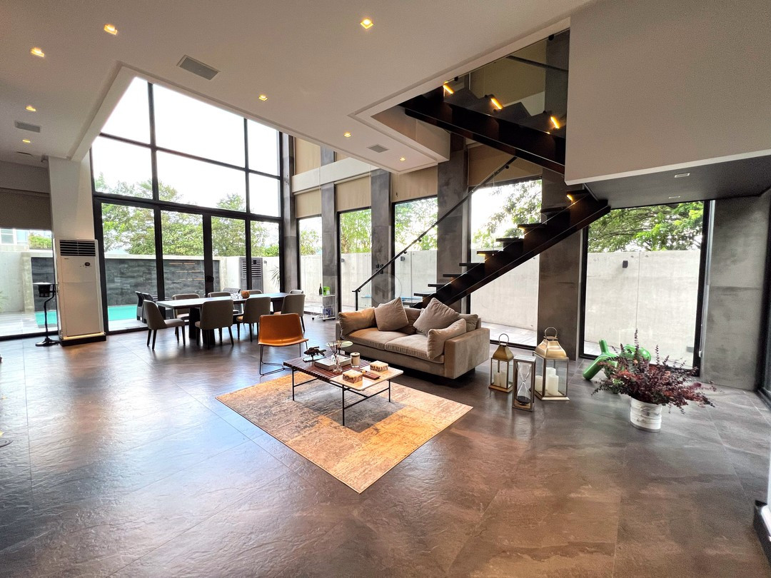 Astonishing House and Lot for Sale photo 2