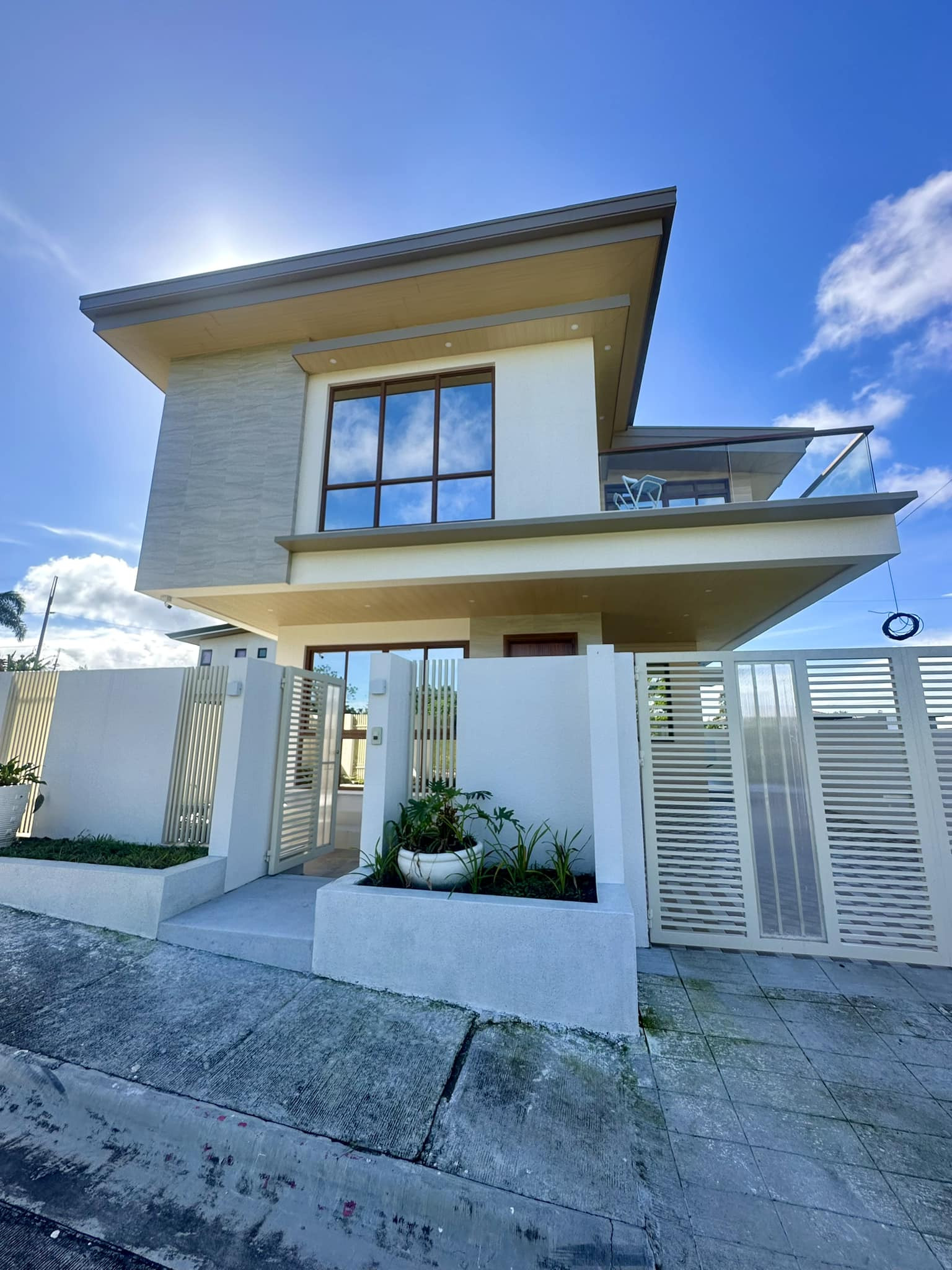 Step Inside This Stunning Brand-New House and Lot in Tropical Greens photo 1