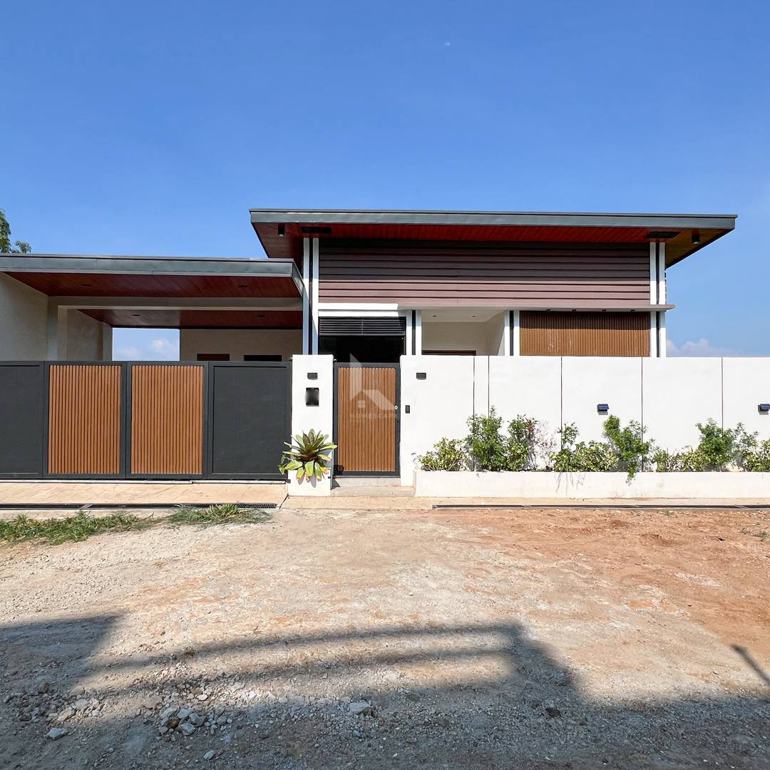 Sophisticated Fully Furnished Modern Contemporary House and Lot photo 1