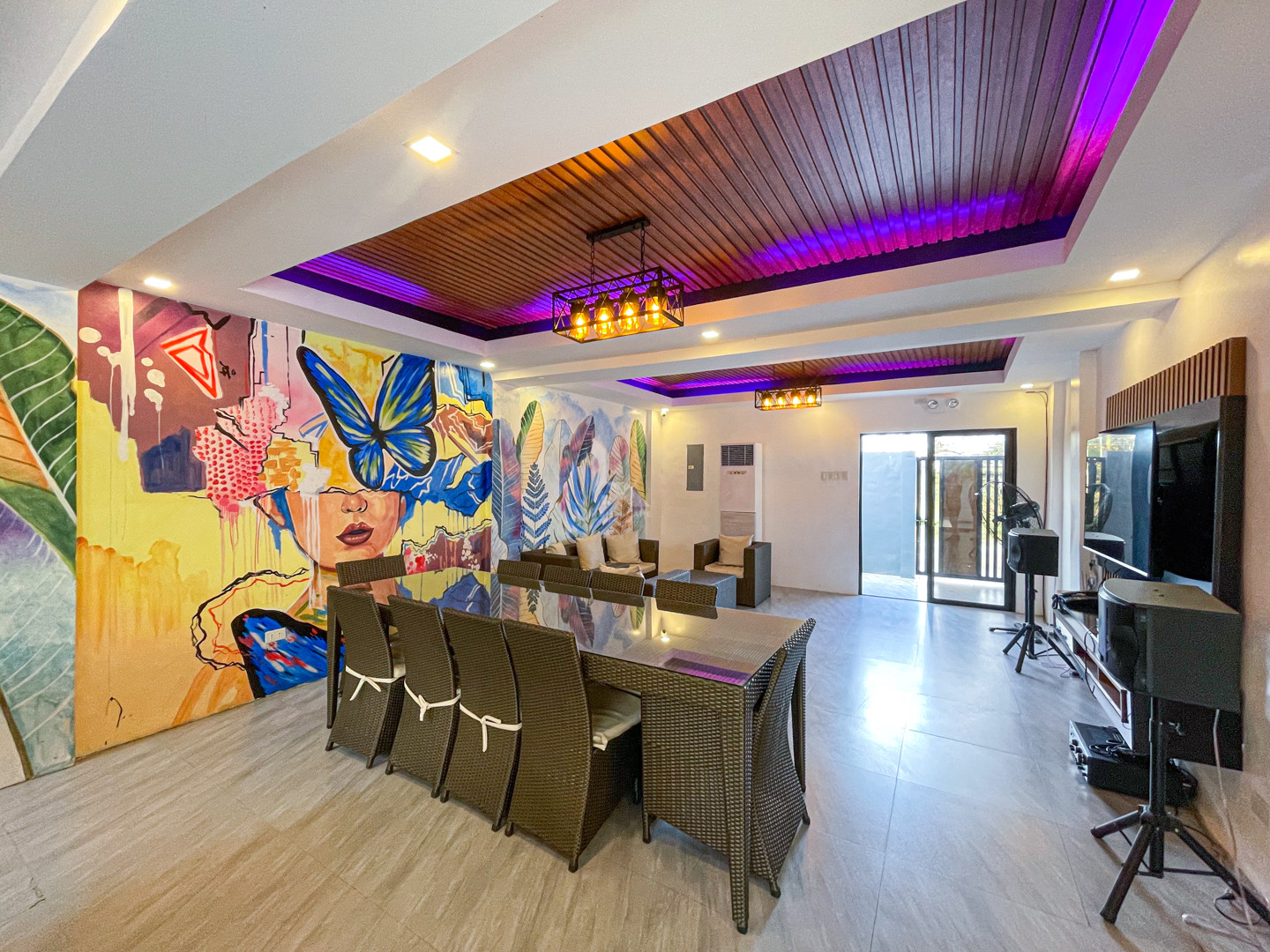 Picturesque  Fully Furnished Modern Contemporary House and Lot For Sale photo 4