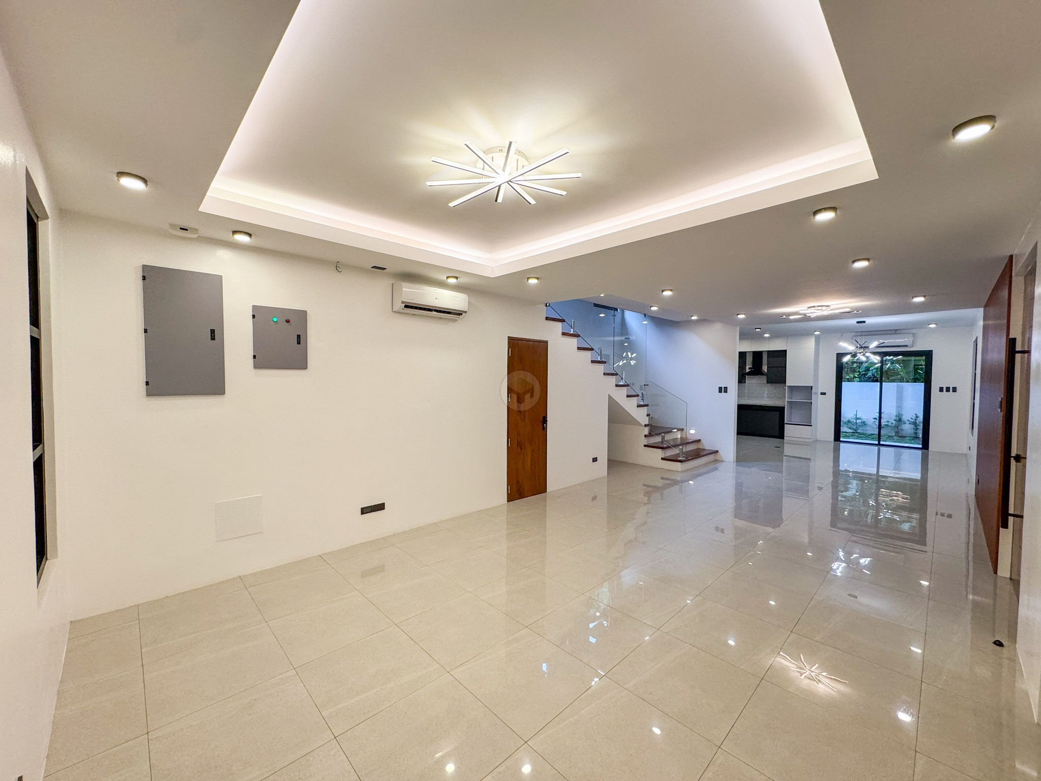 Captivating 6-Bedroom House and Lot in BF Homes, Parañaque photo 4