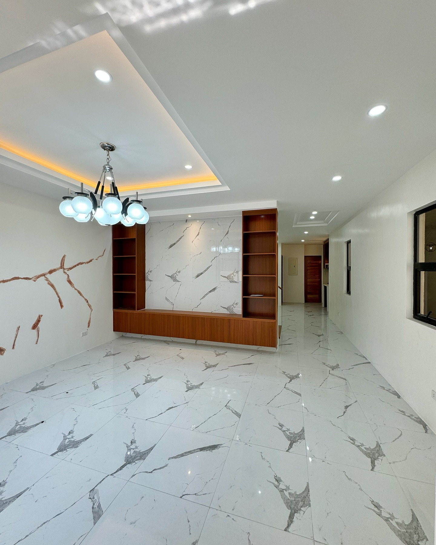 Brand New Modern House for Sale in Greenwoods Executive Village photo 2