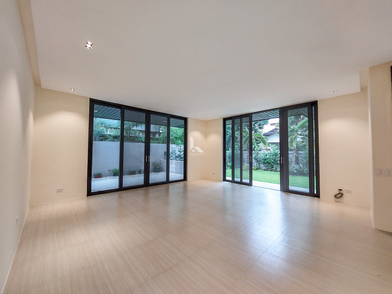 Modern Bungalow House and Lot with Swimming Pool in Ayala Alabang Village photo 2
