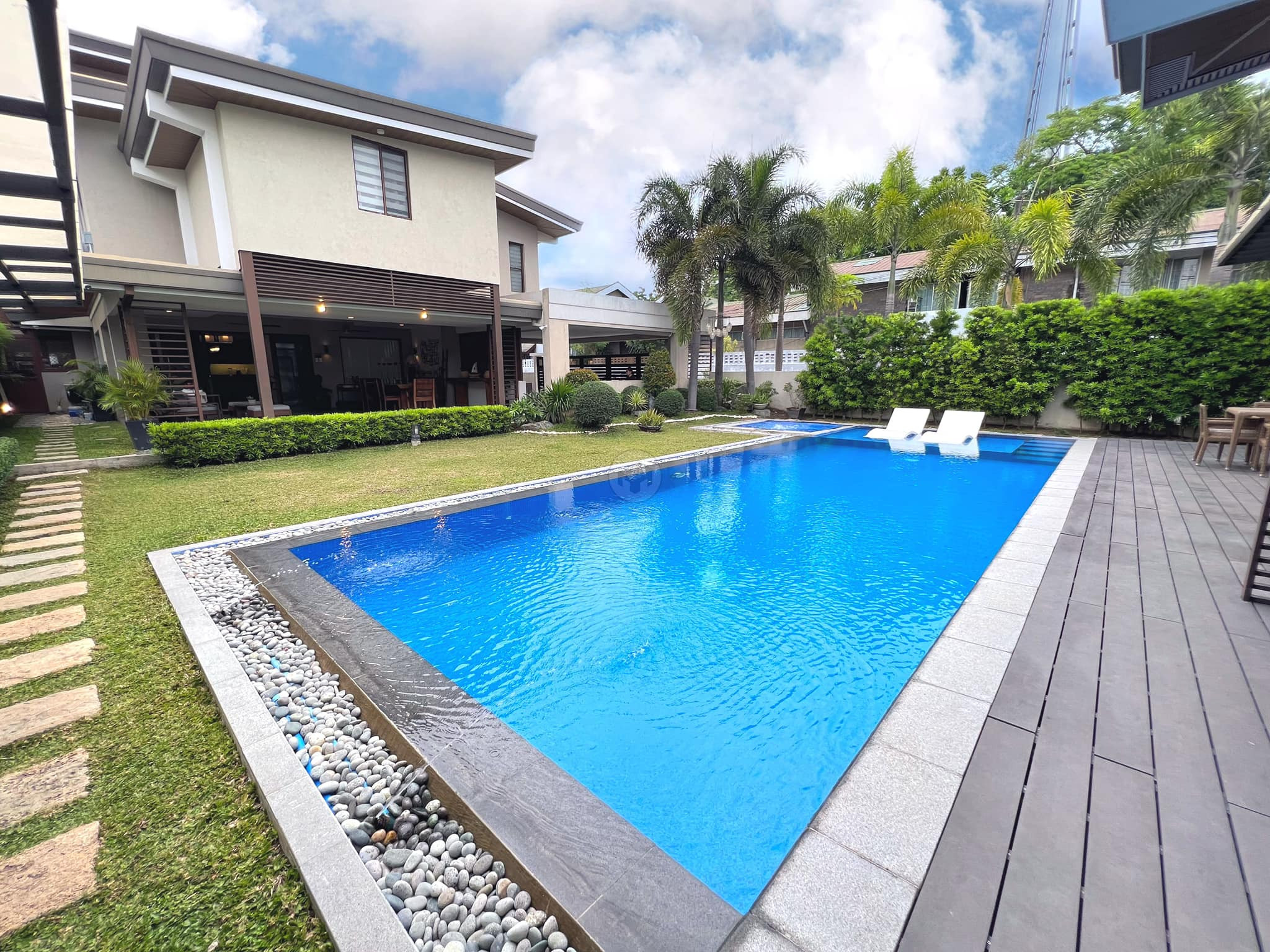 Stunning 5 Bedroom Resort-Style Property for Sale photo 3