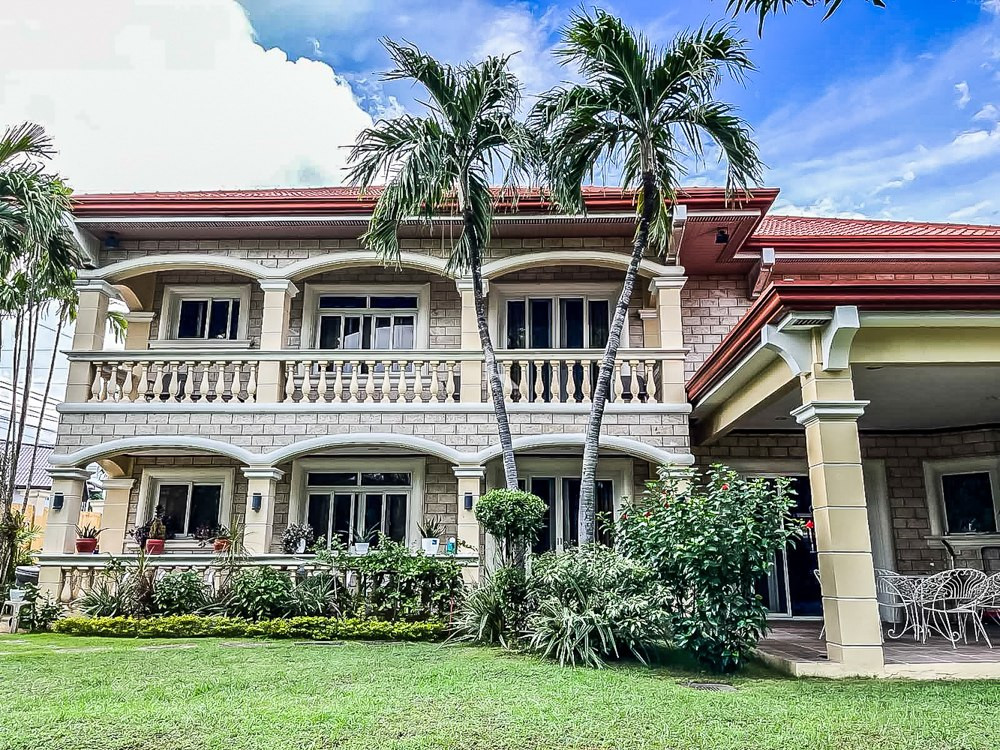 Modern Contemporary 2-Storey Corner House For Sale located in Alabang photo 1