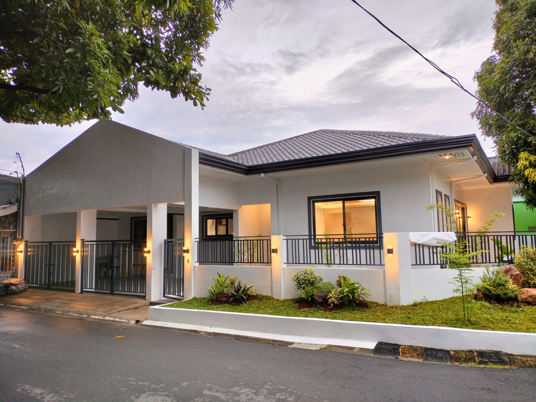 Modern Corner Bungalow For Sale photo 1